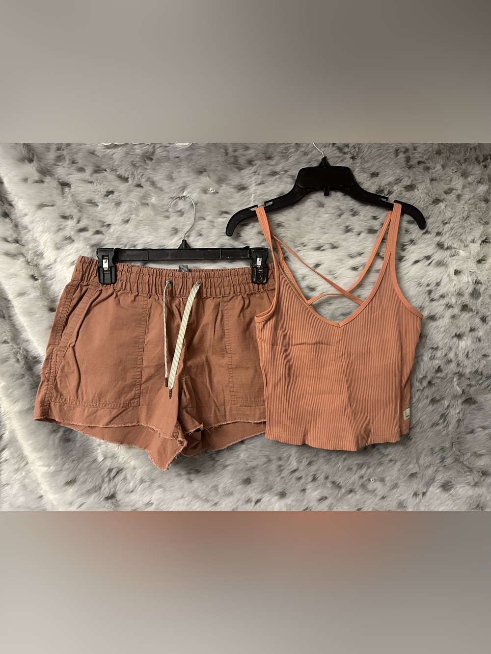 175. Vuori small set bundle 2pc shorts tank